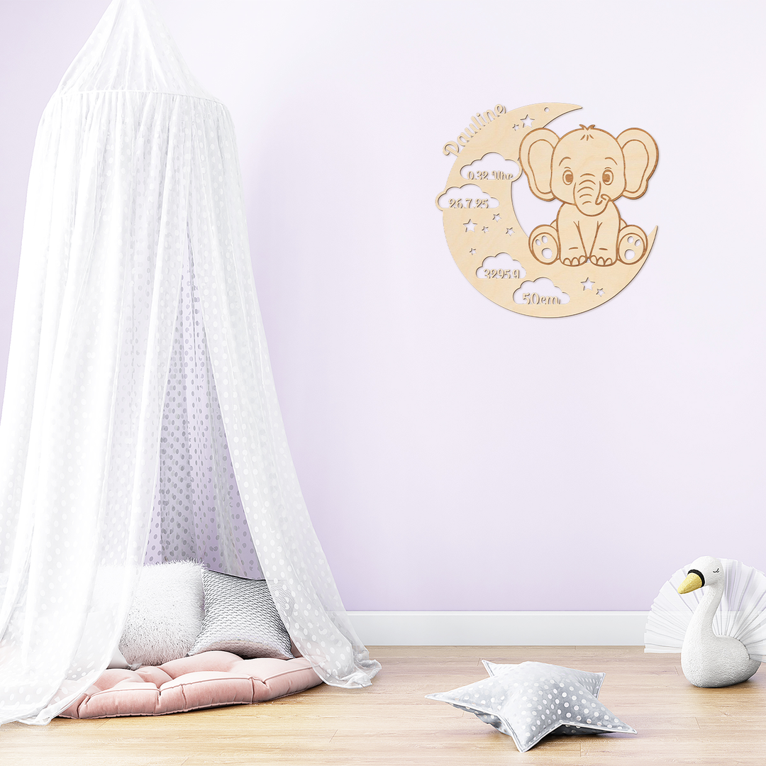 Schild zur Geburt mit Name aus Holz – Elefant im Mond