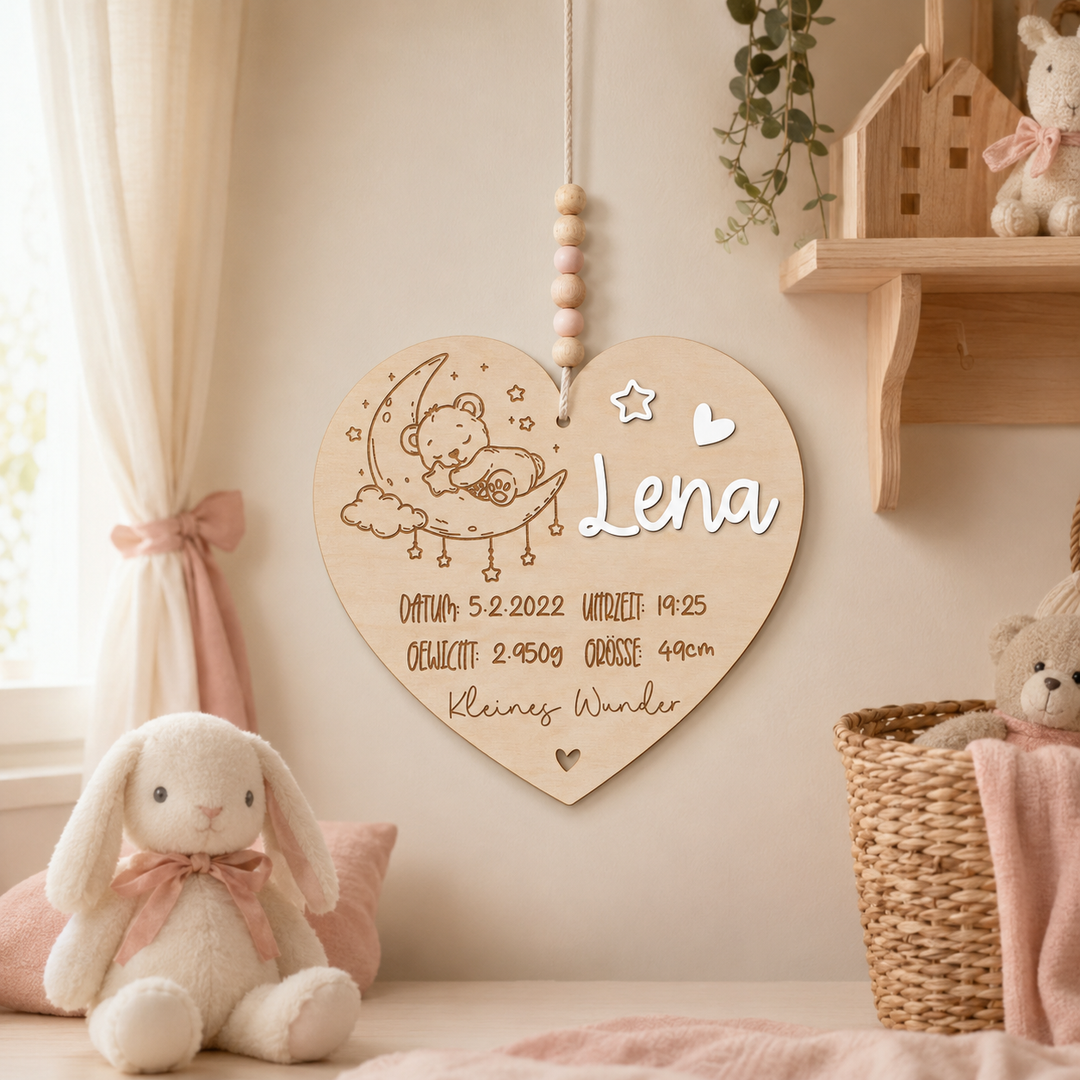 Schild zur Geburt mit Name aus Holz – Kleines Wunder mit Bär